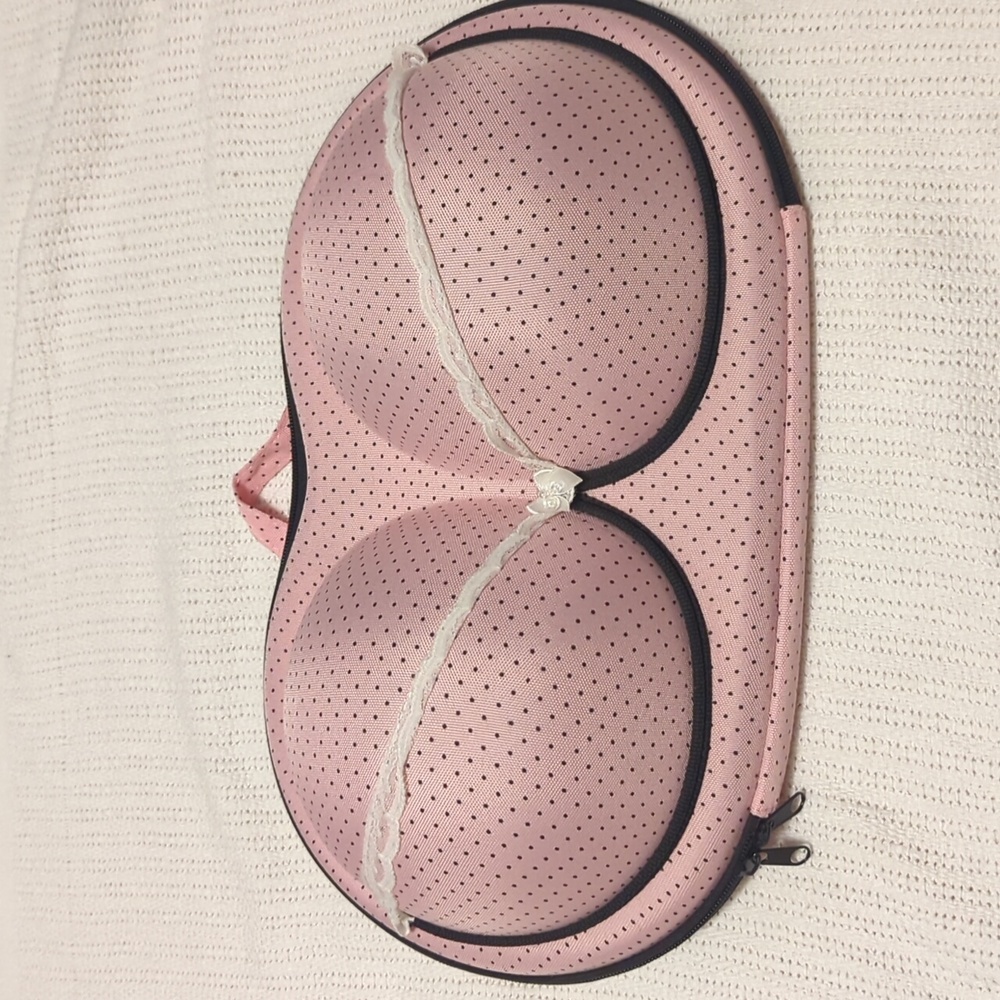 Bra travel bag adorable pink w/ black polka dots gently used Sz D-DD